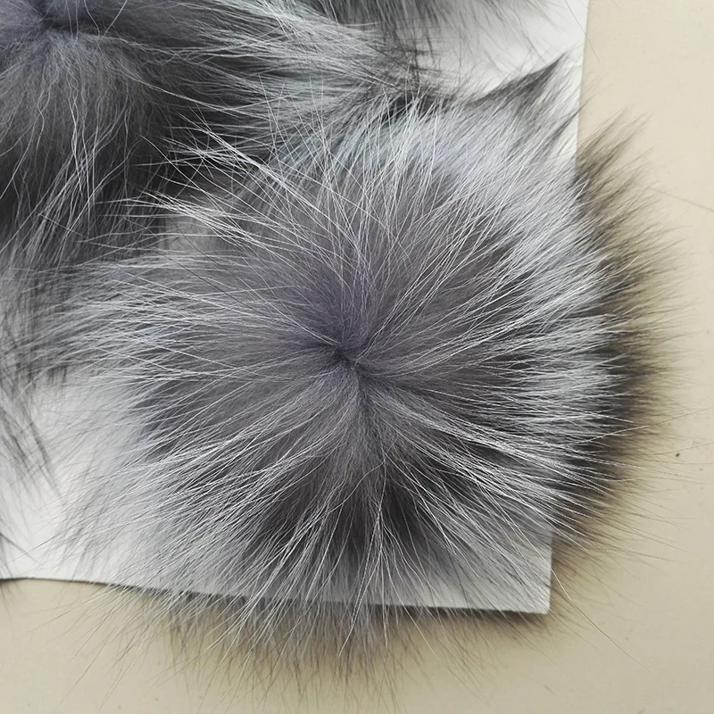 Рисунок 2 - DANKEYISI меховой помпон из серебристой лисы