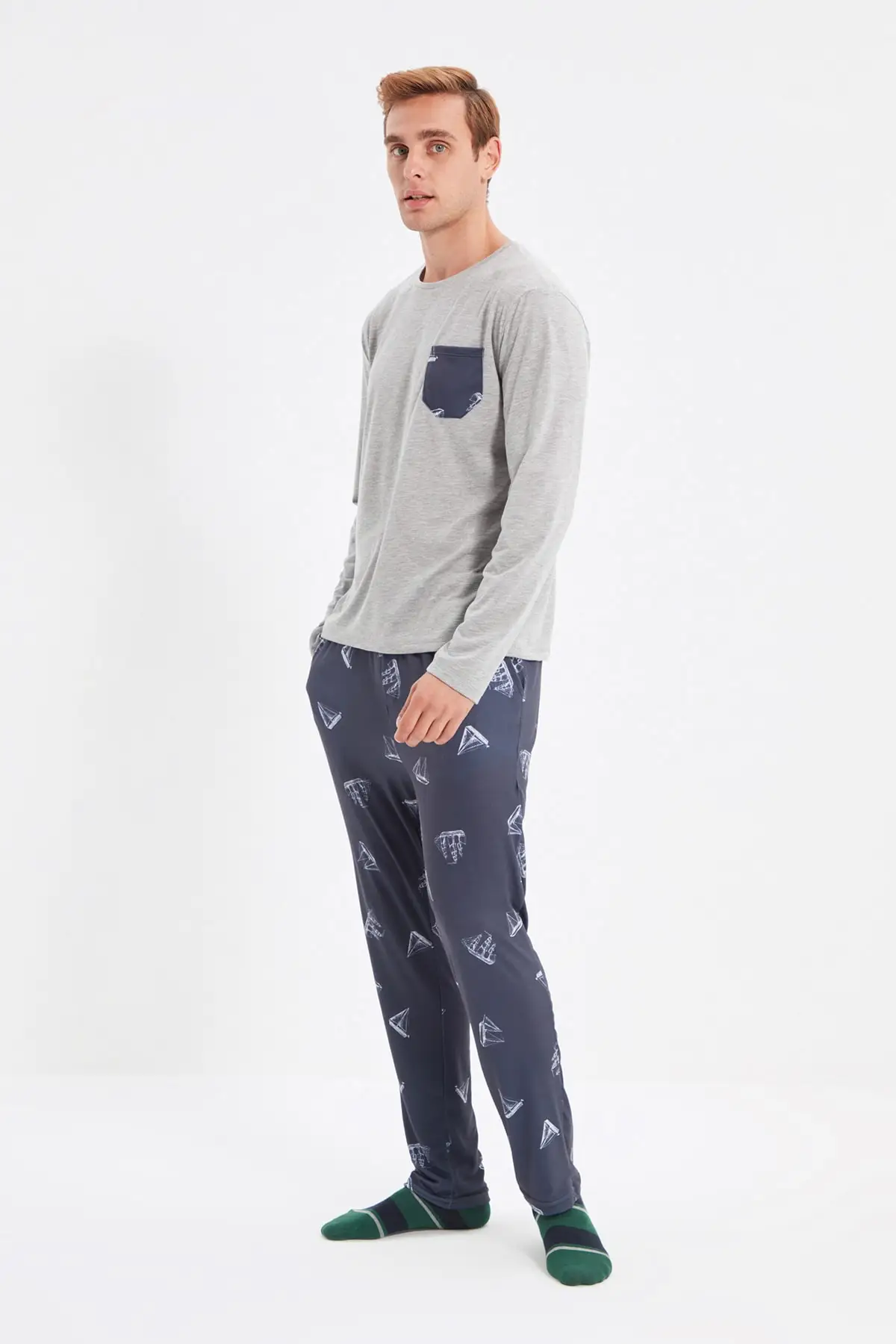 

Trendyol Men 'S Regular Fit Printed Pajamas set THMAW22PT0402