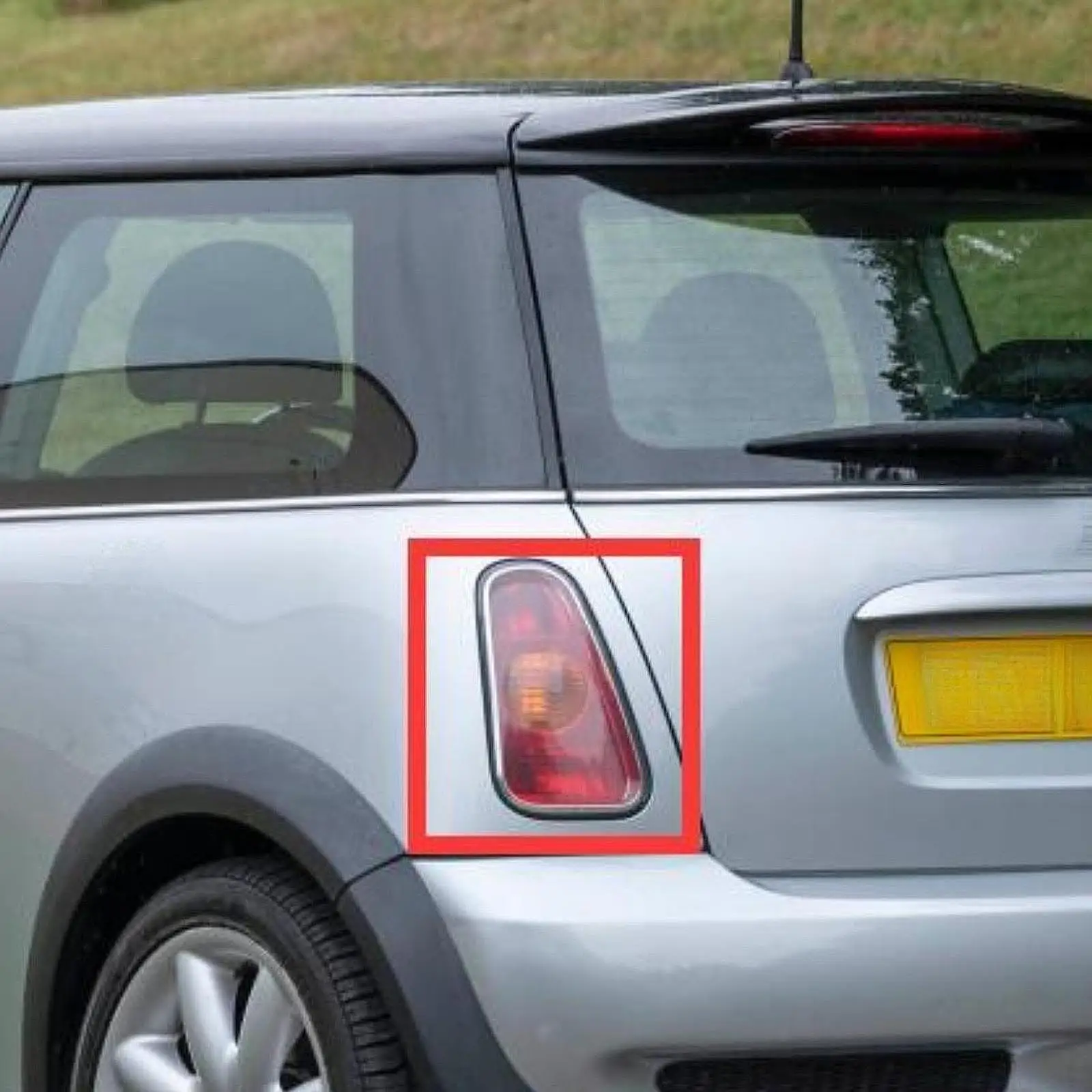 Задняя фонарь для хэтчбека 63216935783 BMW Mini 2001-2004