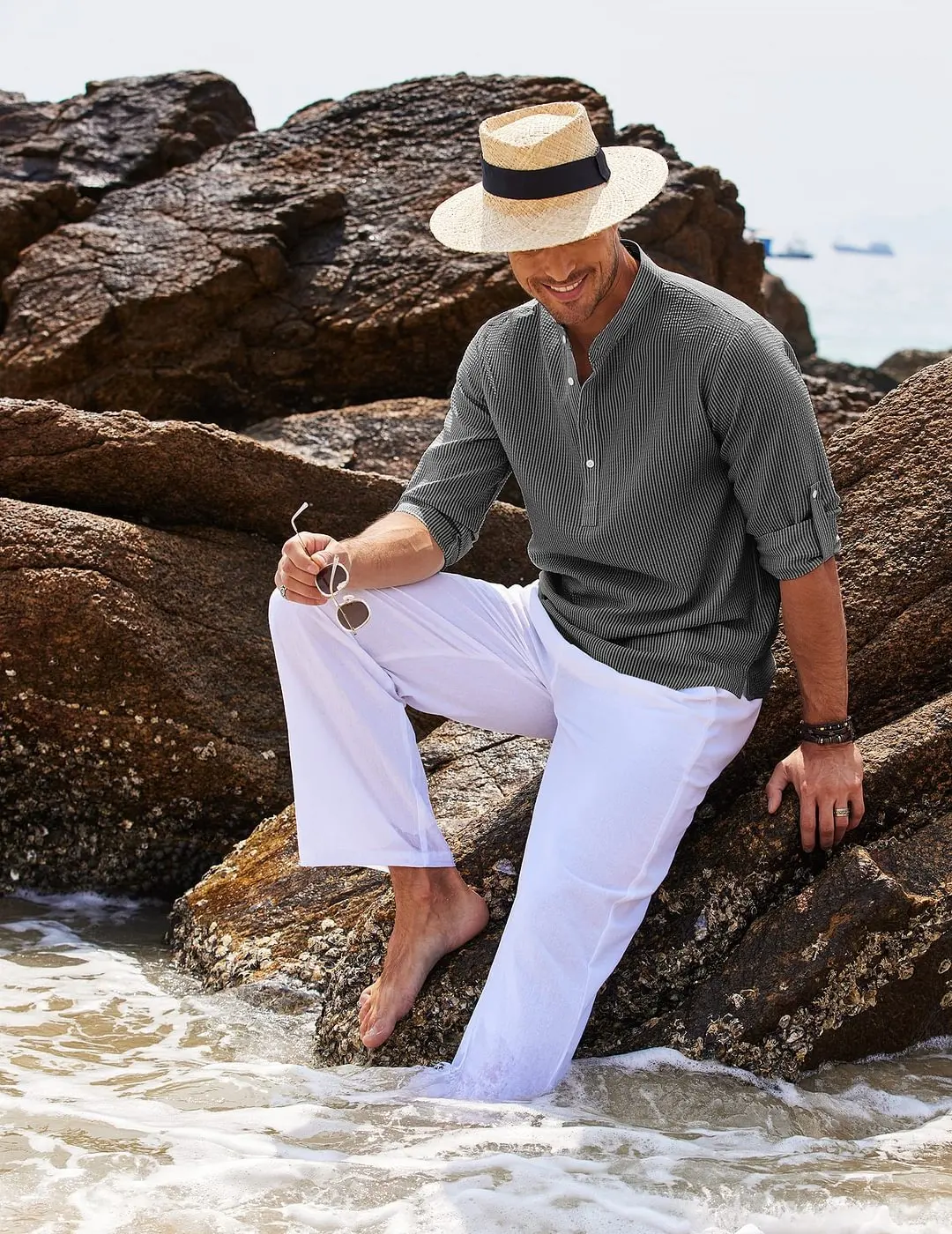 Conforto incomparável para o dia a dia A Camisa de Linho Beach Wear não é apenas sobre estilo, mas também sobre conforto duradouro. Fabricada com os melhores materiais, ela oferece uma sensação de frescor em contato com a pele.