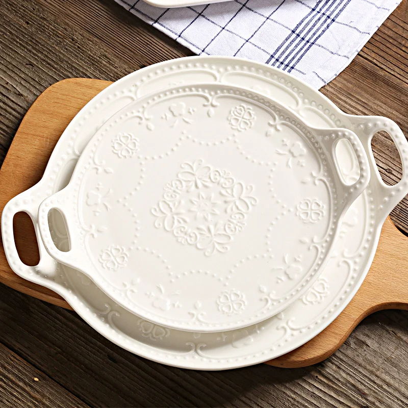 

Европейские рельефные керамические обеденные тарелки с ручками, кружевной поднос для салата, десертная тарелка для торта, чистая белая фар...