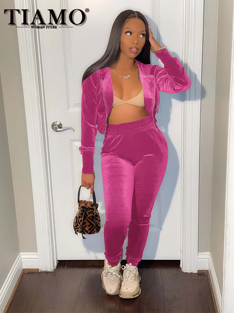 

Костюм женский бархатный из свитера и брюк с капюшоном и длинными рукавами