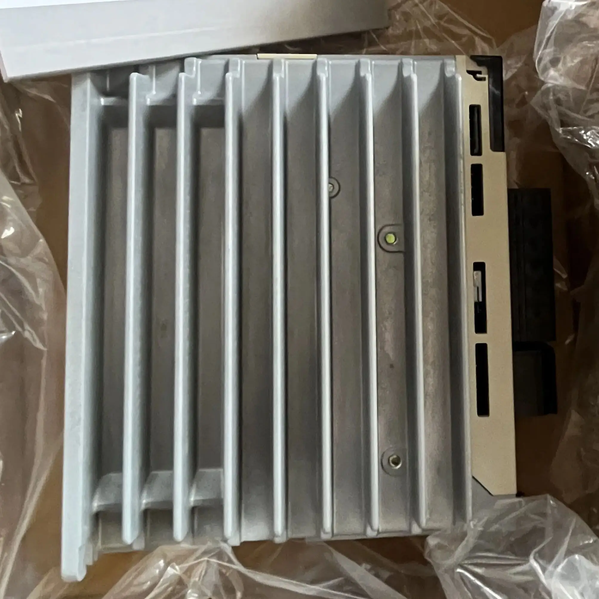 SGDS-04A02A Совершенно новый сервопривод SGDS 04A02A быстрая доставка