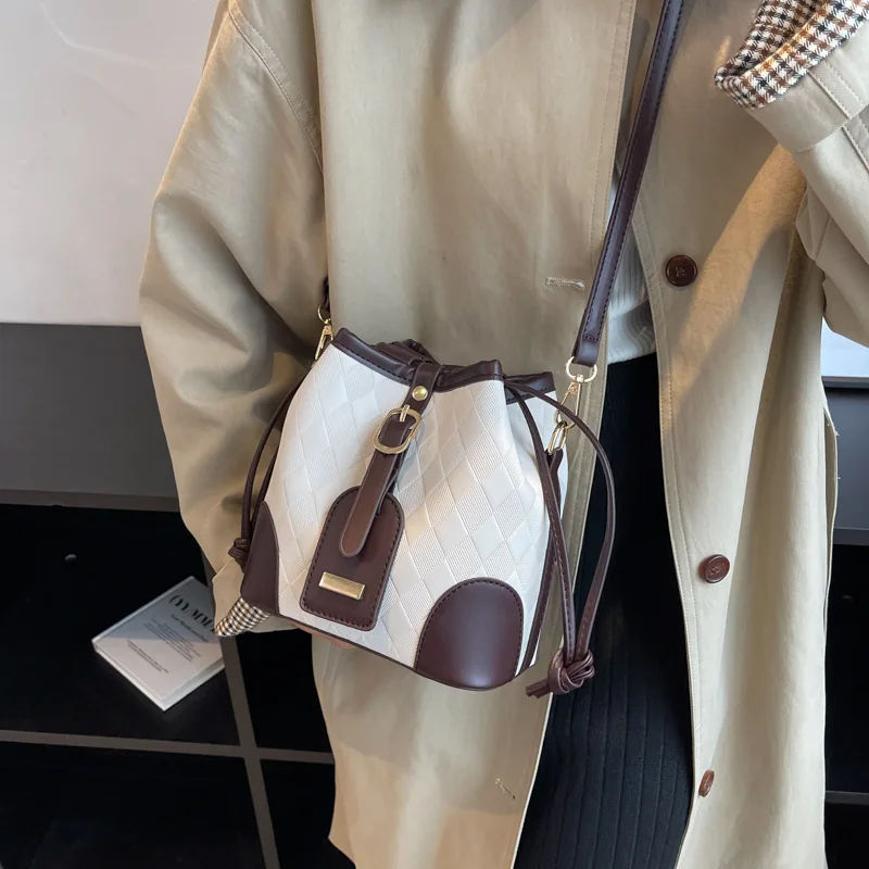 Women New Retro Fashion Bucket Shoulder Bags Contrast Rhombus Crossbody Bags Simple Portable Trend Commute Mobile Phone Storage