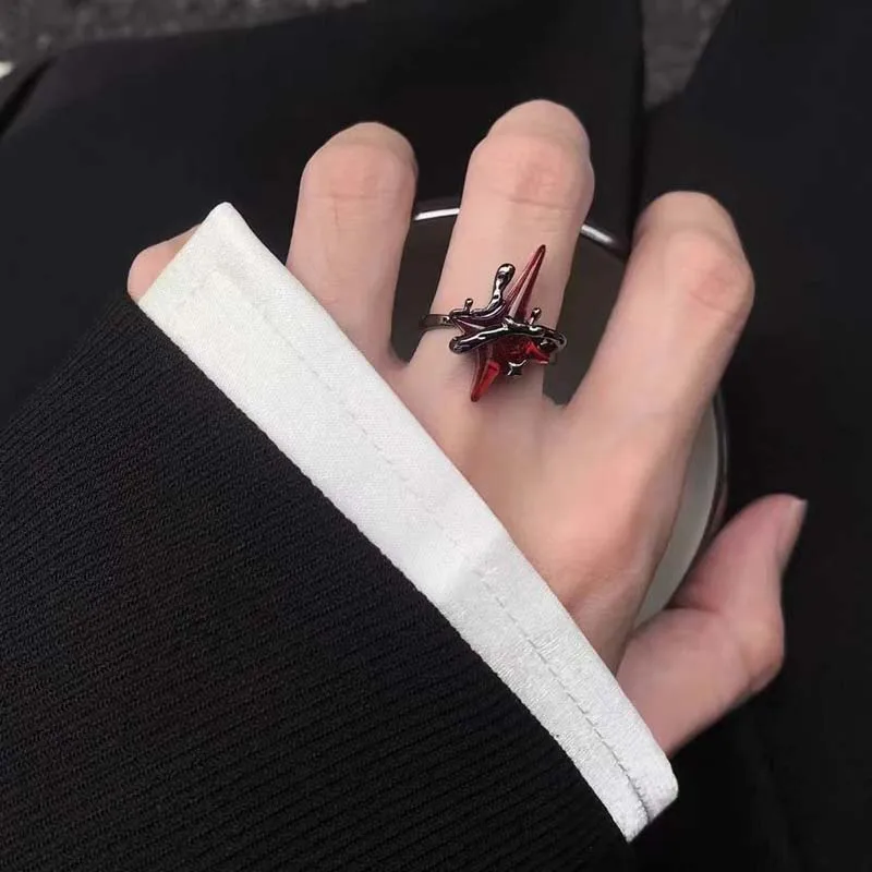 Винтажные кольца с красным цирконием и крестом