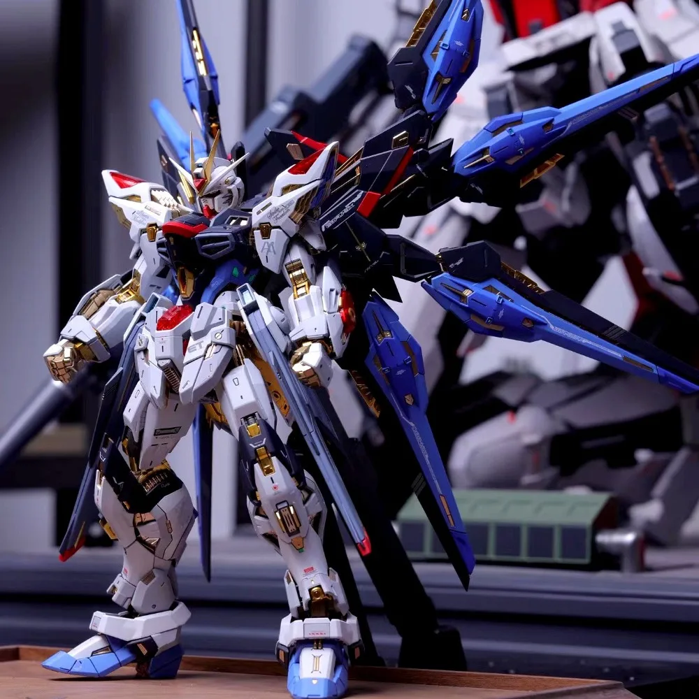 Фото Конструктор Bandai Gundam: модели Barbatos, HG Strike Freedom, Mobile Suit Wing Unicorn, Red Astray, фигурки MG Gundam Robot №1