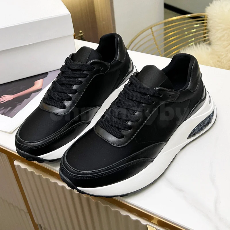 

Женские кроссовки с круглым носком, на толстой подошве