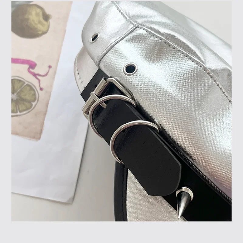 Кепка-берет Серебристая с заклепками в стиле панк