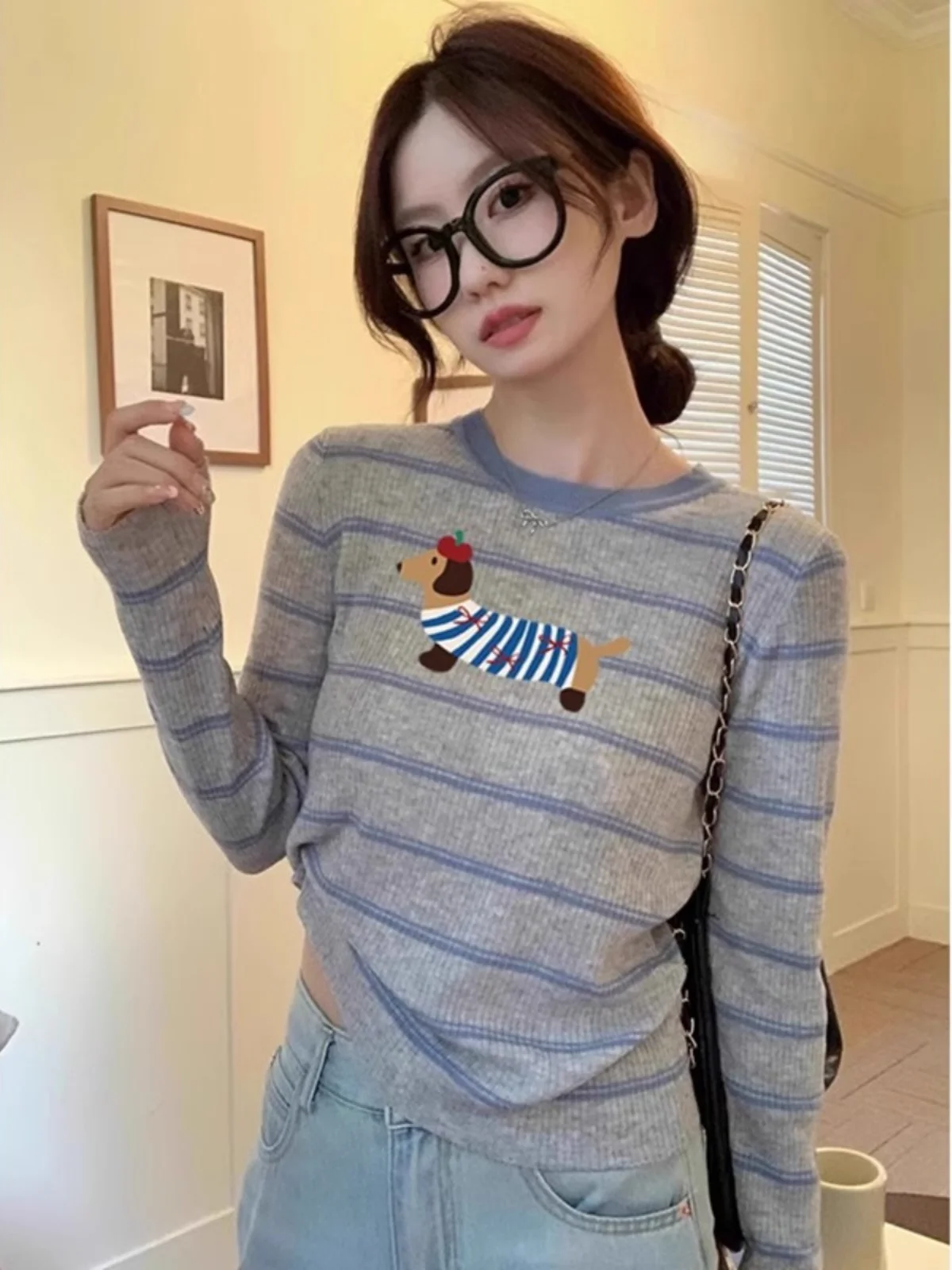 Корейская серия элегантная серая полосатая рубашка с принтом колбасы и щенка