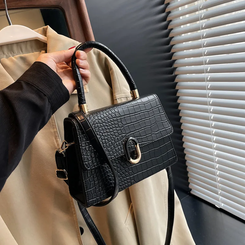 

2023 New Popular Women's Bags Temperament Wild Crossbody Bag Niche Portable Small Square Bag Fashion Crocodile Pattern Baguette