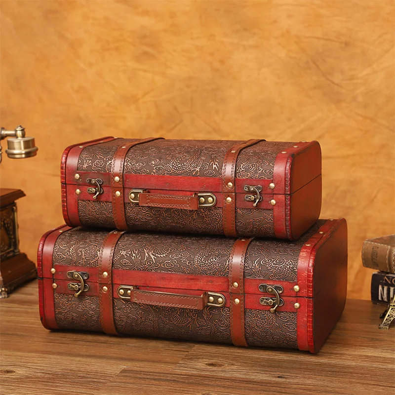 Depo storage 5112. Шкаф для хранения чемоданов. Полки для хранения чемоданов. Старые вещи. Чемодан витрина.