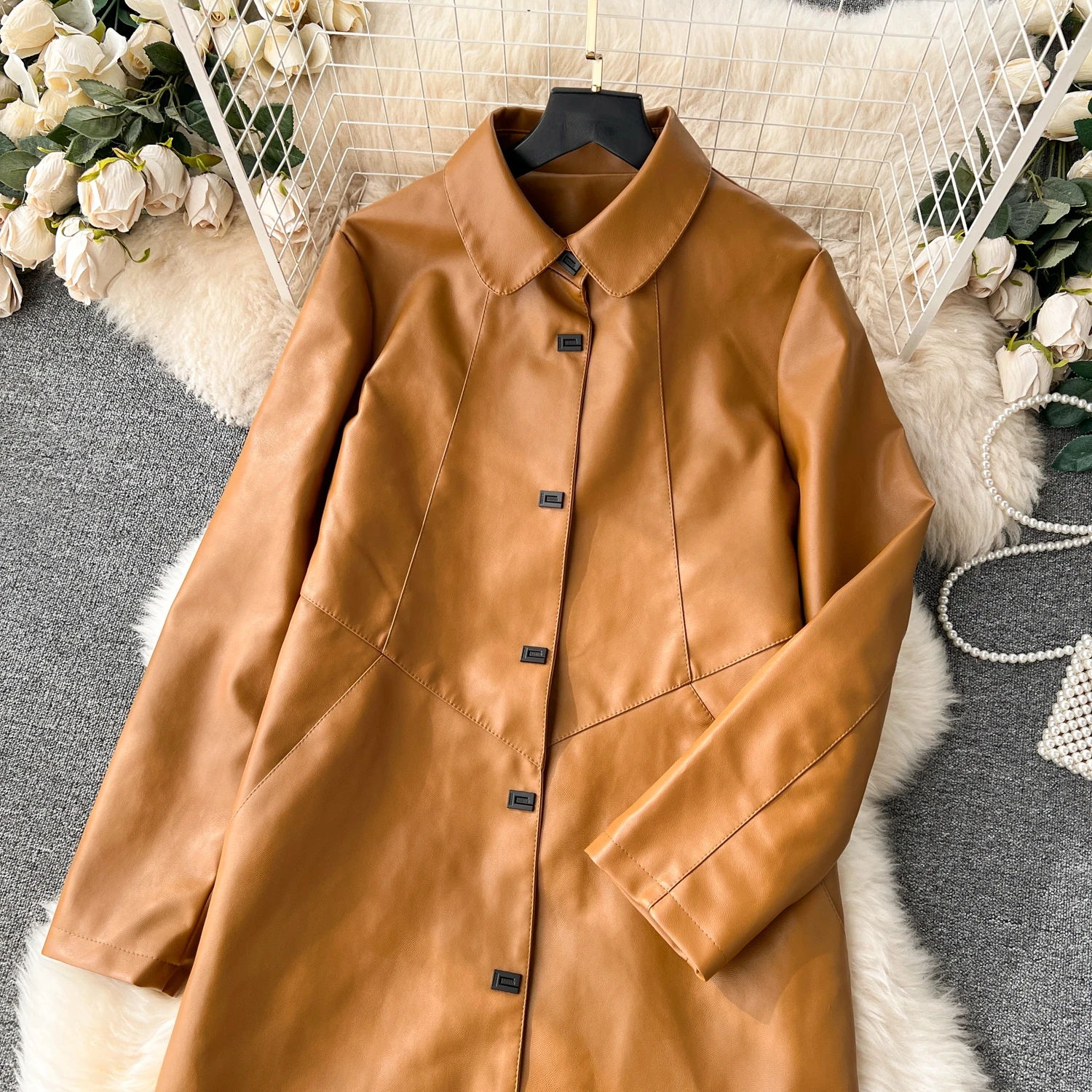 Рисунок 5 - Женская стильная куртка Clothland