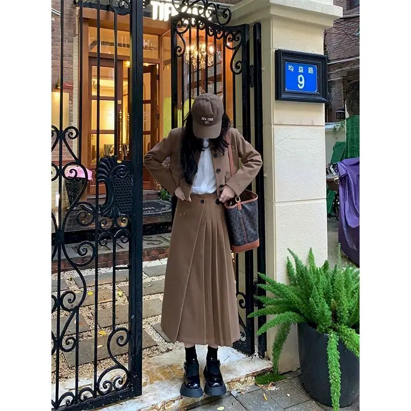 

Женский костюм с юбкой и отложным воротником, с завышенной талией