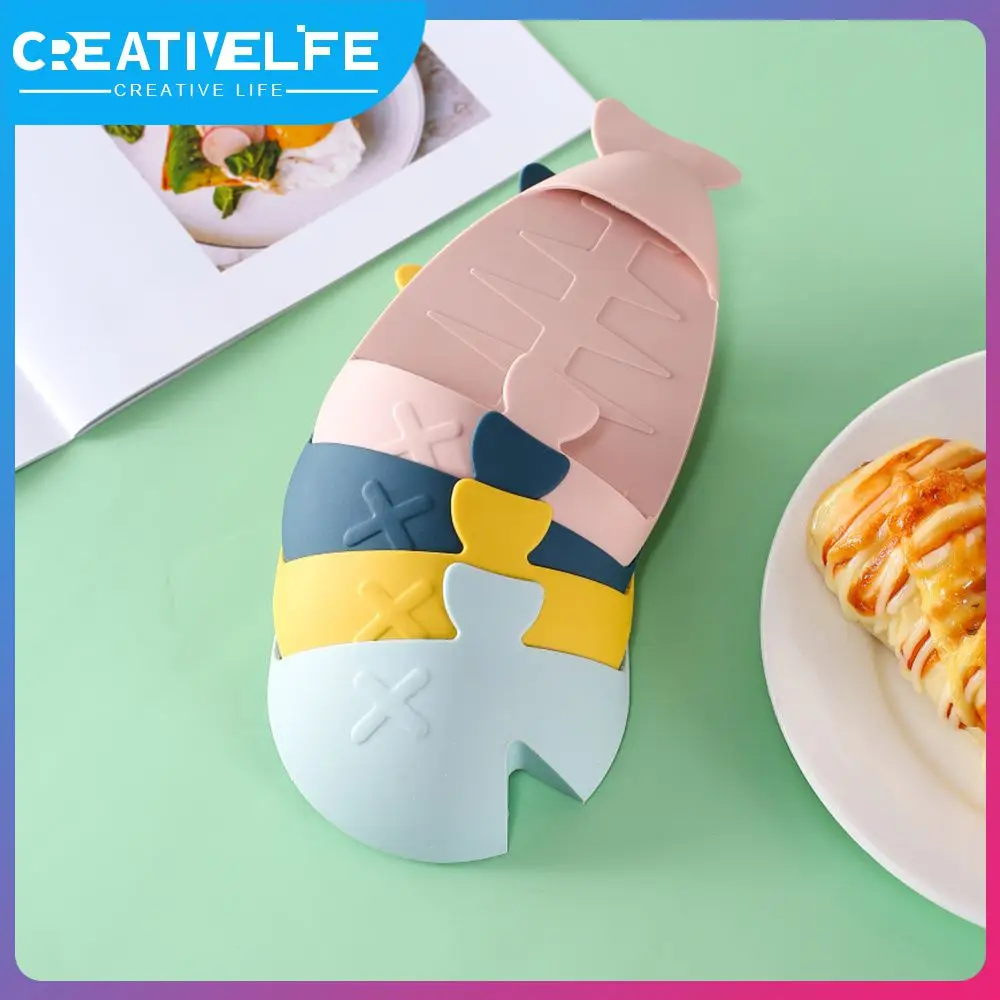 

Wearing Hand Protectors At Fingertips Oven Glove Non Slip Grip Oven Gloves Multifunctional Barbecue Gloves Insulated Hand Clip