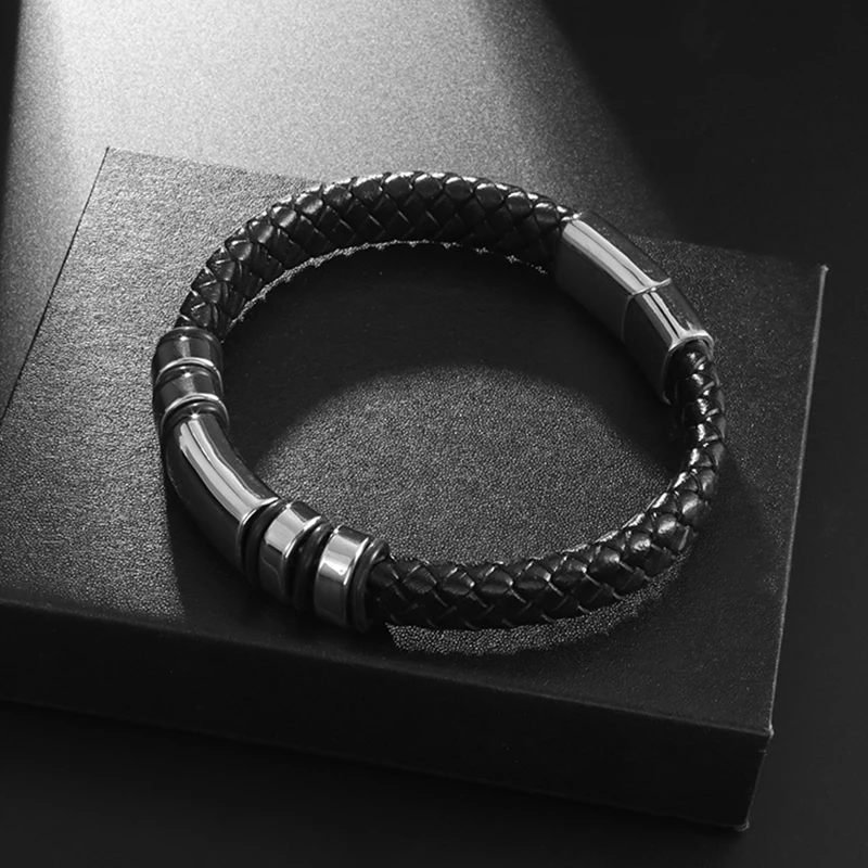 Мужской плетеный кожаный браслет