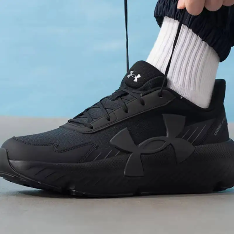 Фото Новые кроссовки Under Armour 2026 Mesh с толстой подошвой, черные, унисекс, спортивная обувь 6010425-001 №1