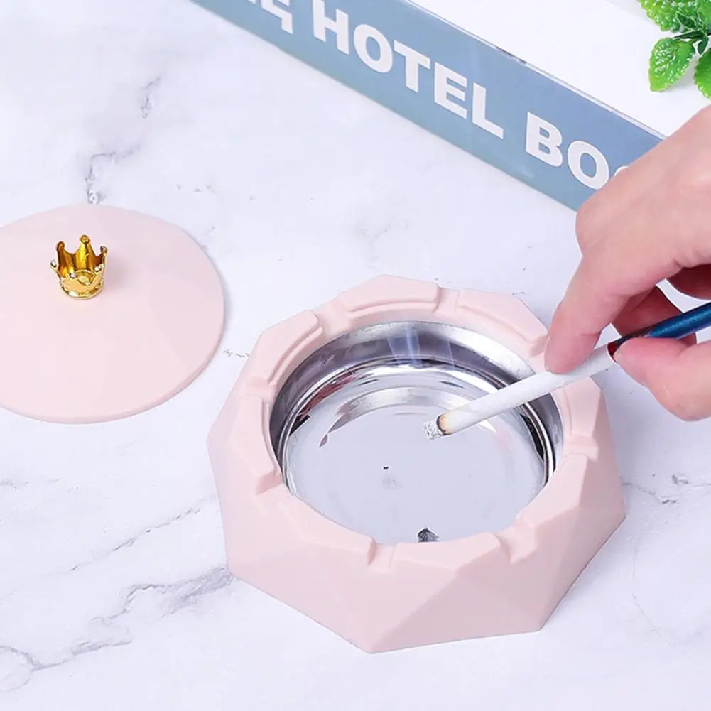 

Ash Container Practical 2 Colors Two Size Bayonets Household Crown Top Ashtray Decor for Bar Ash Case Ashtray