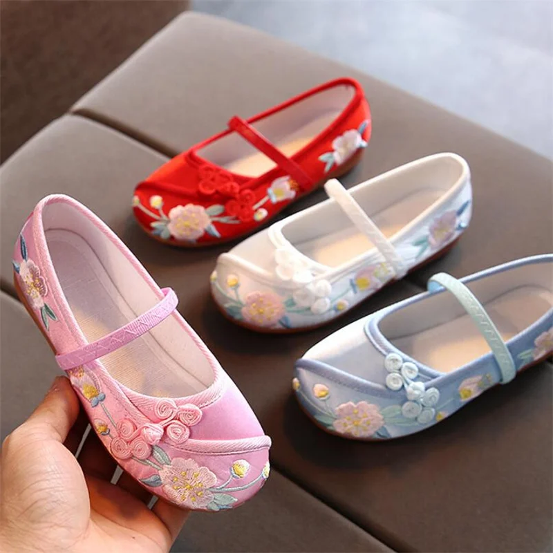 

2023 new girl Costume Hanfu shoes Fashion cute Embroidered shoes Chinese style Soft-soled comfortable dance flat shoes 24-37