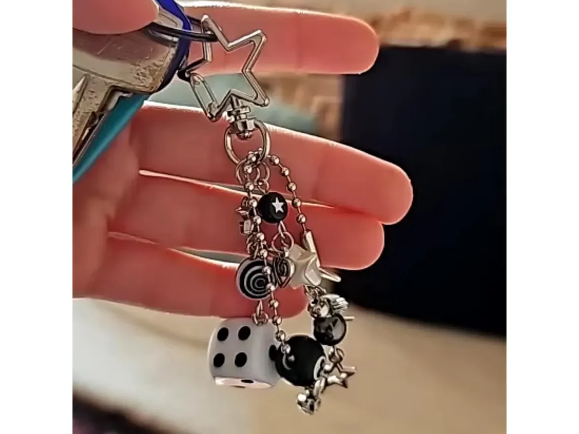 Брелок ручной работы в стиле рок-звезда гранж авангардный брелок с черно-белыми