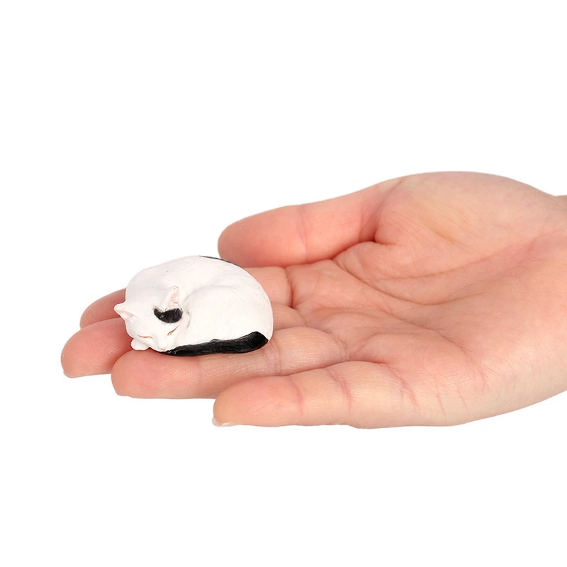 

Фигурка спящего котенка из ПВХ