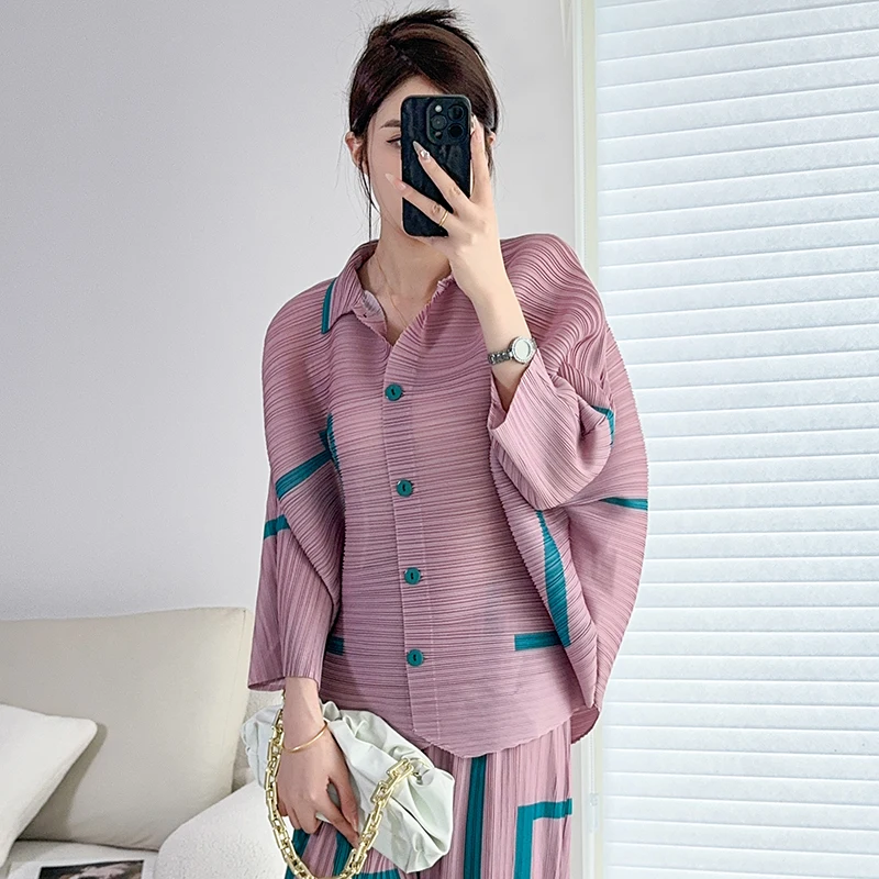 Женский костюм с принтом миаке розовый плиссированными брюками однобортный