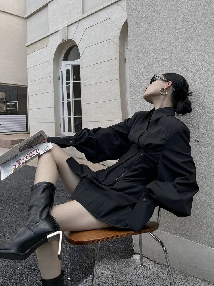 Женская винтажная блузка на молнии черная универсальная приталенная с отложным