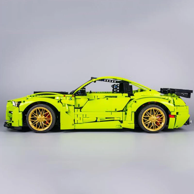 Техническая зеленая суперспортивная модель автомобиля MOC- 165802 строительные