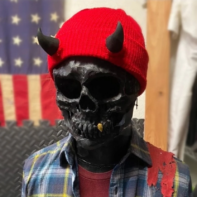 Шапка в виде дьявола