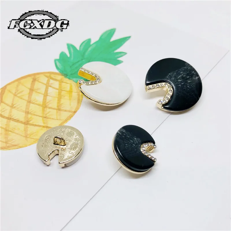 

Hot Selling Fashion Women Decorative Buttons for Clothing Handmade DIY Sewing Accessories Buttons Rhinestone Buttons for Coat