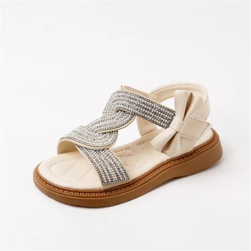 

Сандалии для девочек, Новинка лета 2022, детская Нескользящая пляжная обувь с бантом и мягкой подошвой, украшенная стразами и жемчугом, обувь для маленьких принцесс с перекрестными ремнями