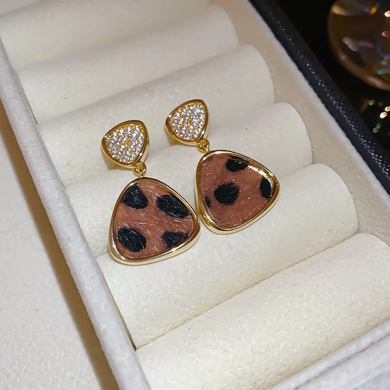 NISHIZAWA Ретро Цирконий Леопардовый принт треугольные серьги для женщин нишевые