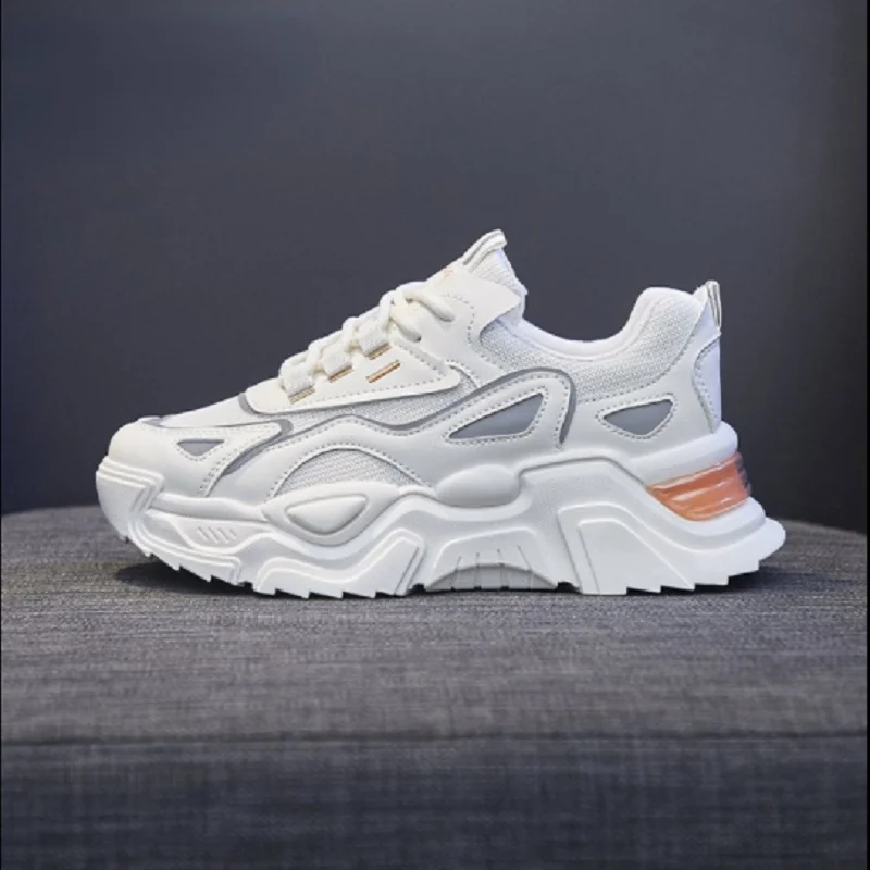 Женские кроссовки на толстой подошве с круглым носком