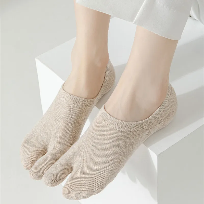 

Two Toes Women Invisible No Show Socks Silicone Non-slip Low Cut Ankle Boat Socks Solid Color Breathable Summer Sock Slippers