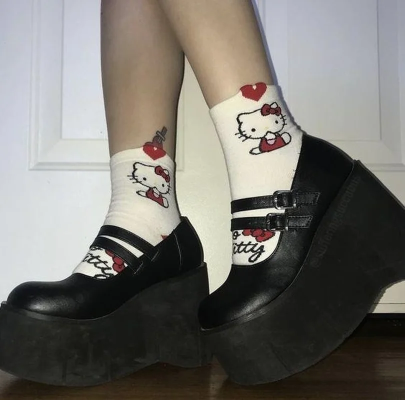 Женские туфли-лодочки на платформе и высоком каблуке в готическом стиле |