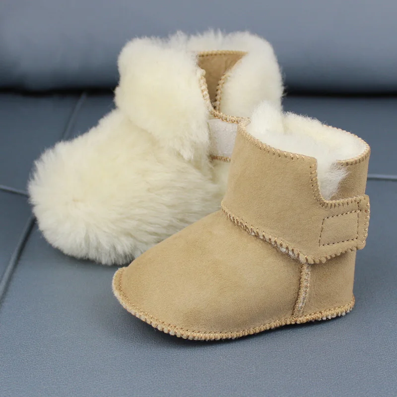 Новые подлинные кожаные зимние сапоги со шнурком на липучке с мехом детские для малышей первые шаги.