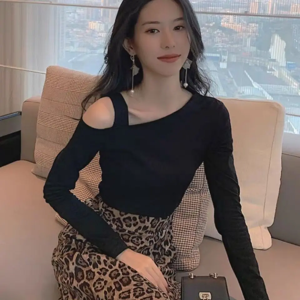 

2023 Plain Sexy Top for Women Black Clothing Cotton Tee Off Shoulder Slim Woman T-shirt Wholesale Luxury High Quality Xxl Tshirt