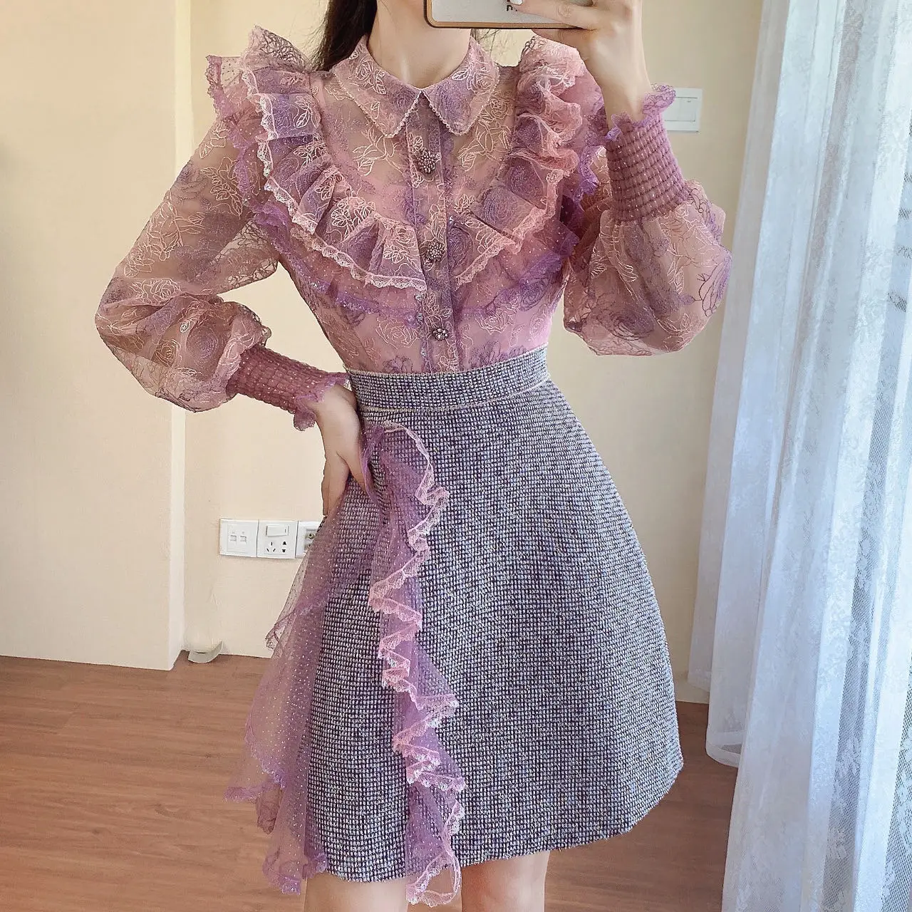 

2023 Autumn/Winter French Lace Ruffled Edge Panel Waist Wrapped Slim Dress with Feminine Elegance Long Sleeve A-line Dresses