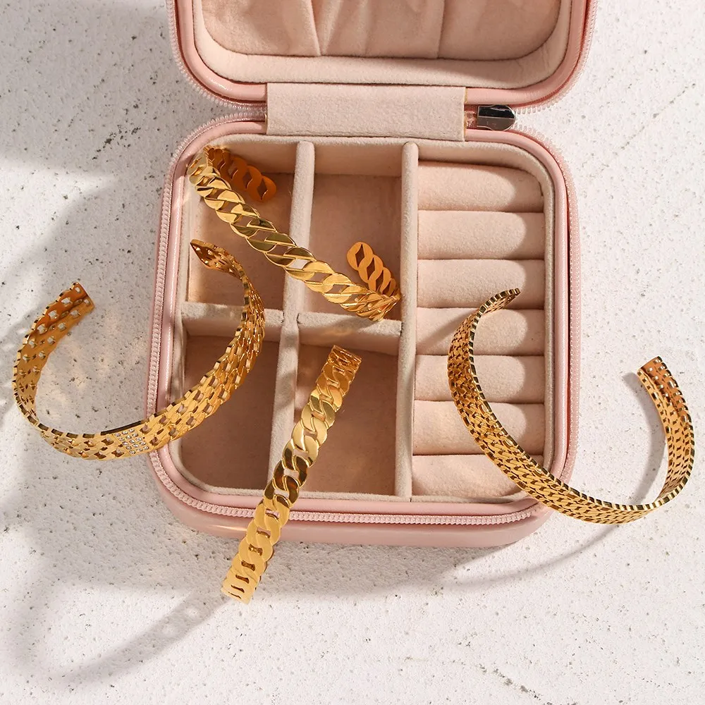 

2022 New Vintage women jewelry stainless steel bracelets on hand ladies 18k gold plated zircon stone paved Handcuff bracelets