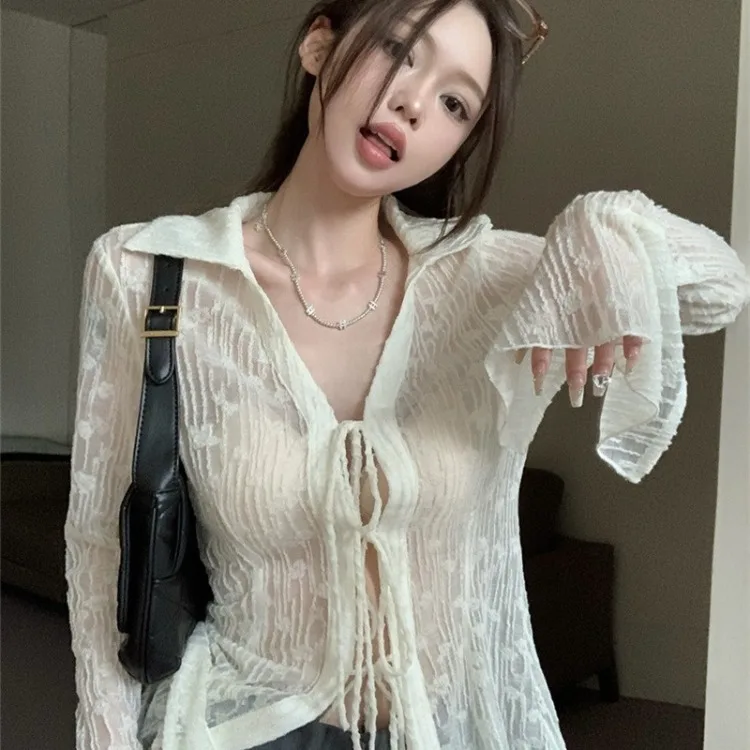 Женская Прозрачная кружевная блузка черная облегающая с длинным рукавом в