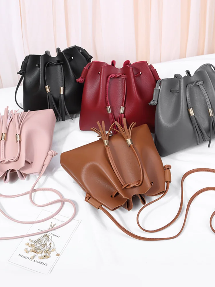 

2022 New Mini Crossbody Handbags Cute Suede Bucket Bag Organizer Small Tassel PU Leather Womens Shoulder Messenger Bags Bolsos