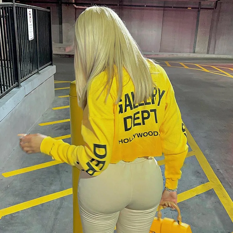 

Женская футболка с длинным рукавом, круглым вырезом и принтом