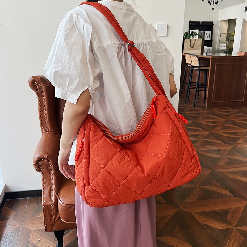 Женская наплечная сумка