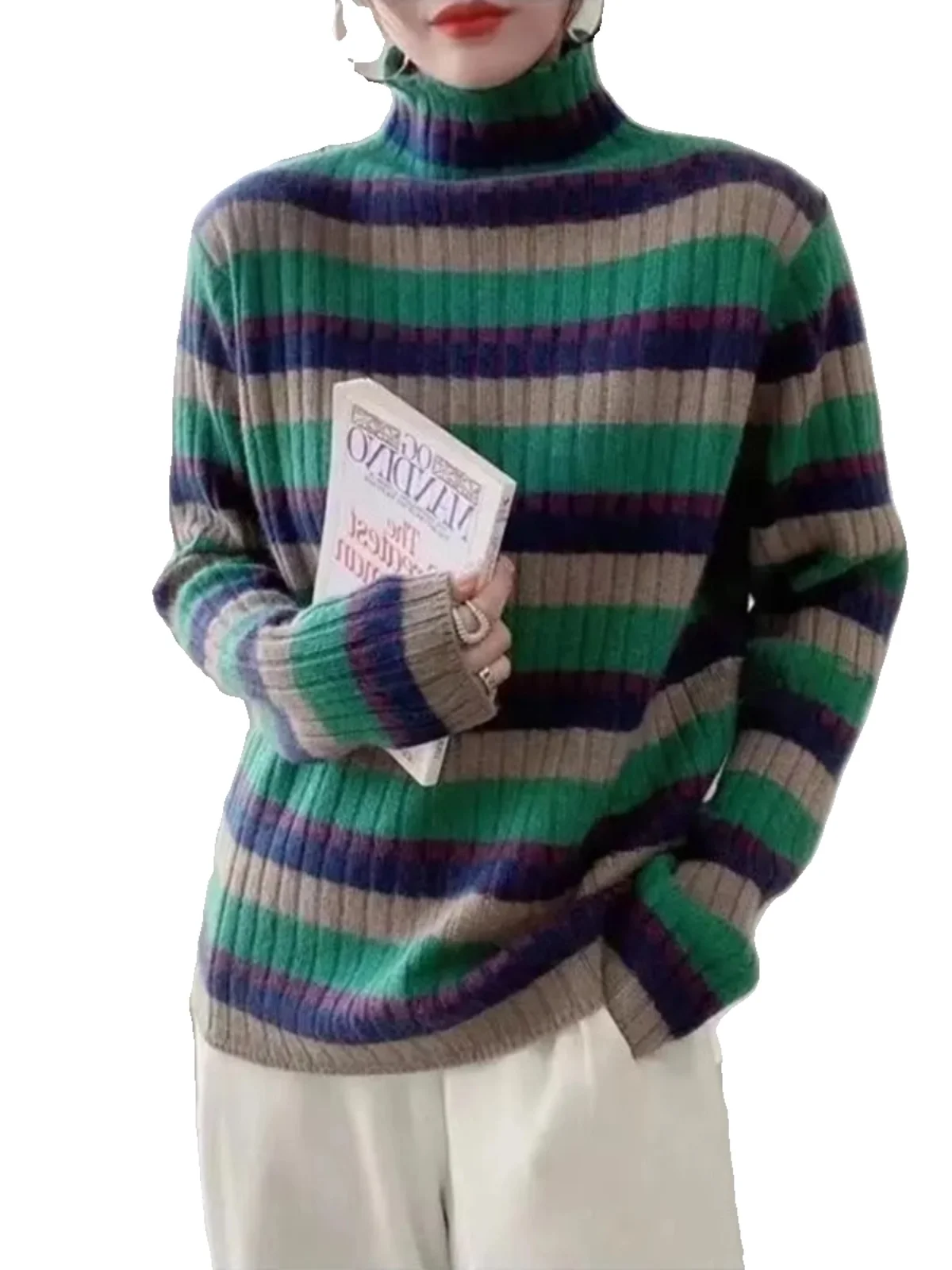 Кашемировый трикотаж с высоким воротником в радужную полоску для женщин зима 2024