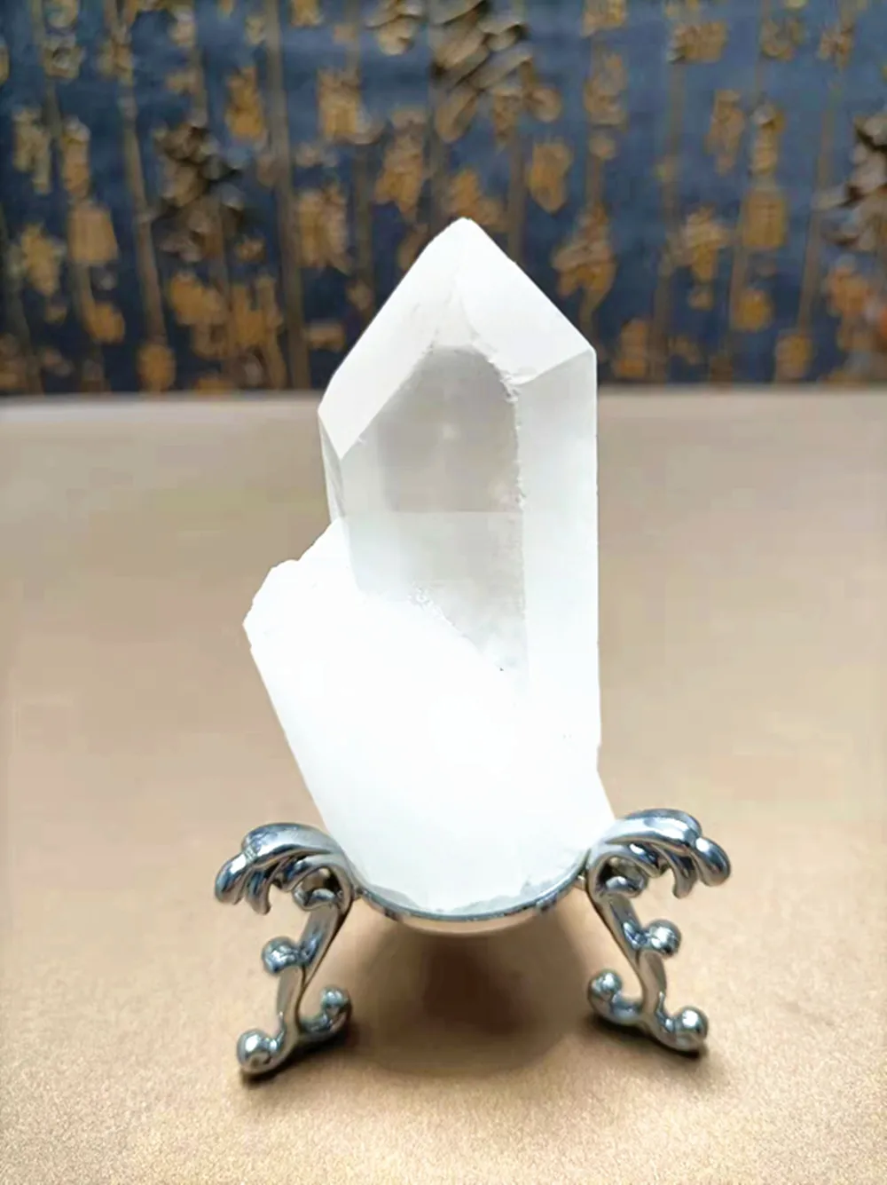 

Natural quartz crystal energy white crystal raw stone Reiki specimen home living room chakra decorative treatment + send bracket
