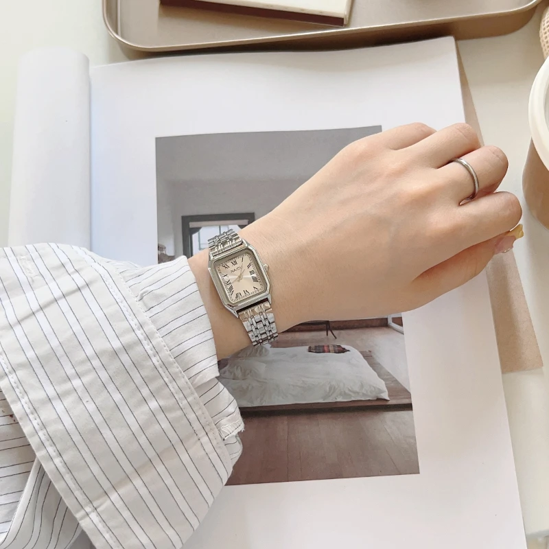 Кварцевые наручные часы