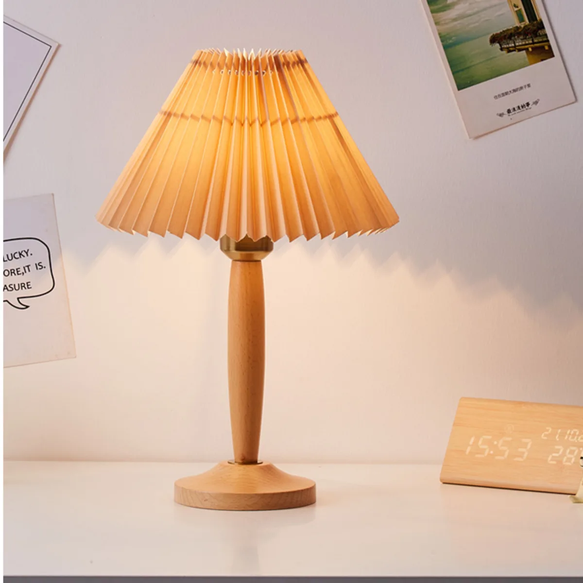 

Vintage Table Lamp ins pleated girl net red sun Nordic decoration bedroom warm solid wood bedside lamp