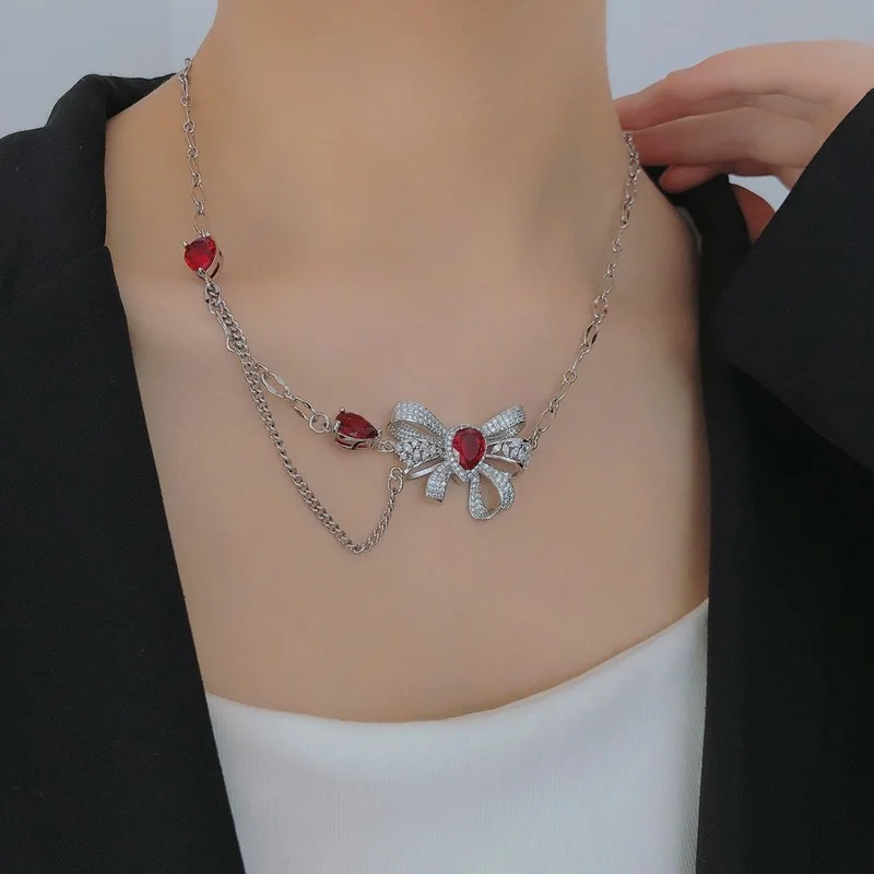 

Necklace for Women Rhinestone Bowknot Necklaces Woman Trend Neck Silver Color Korean Fashion Entry Lux Couples Party Girl Gift