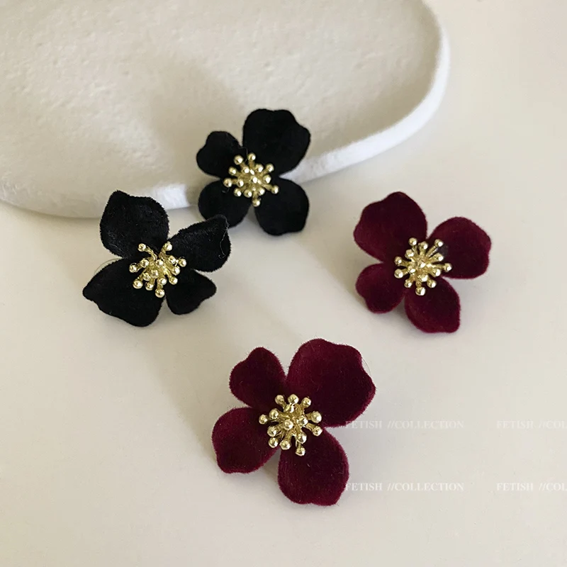 

Vintage Flower Stud Earrings for Women 2023 Korean Fashion Elegant Black Earring Jewelry Accessories Wholesale Free Shipping