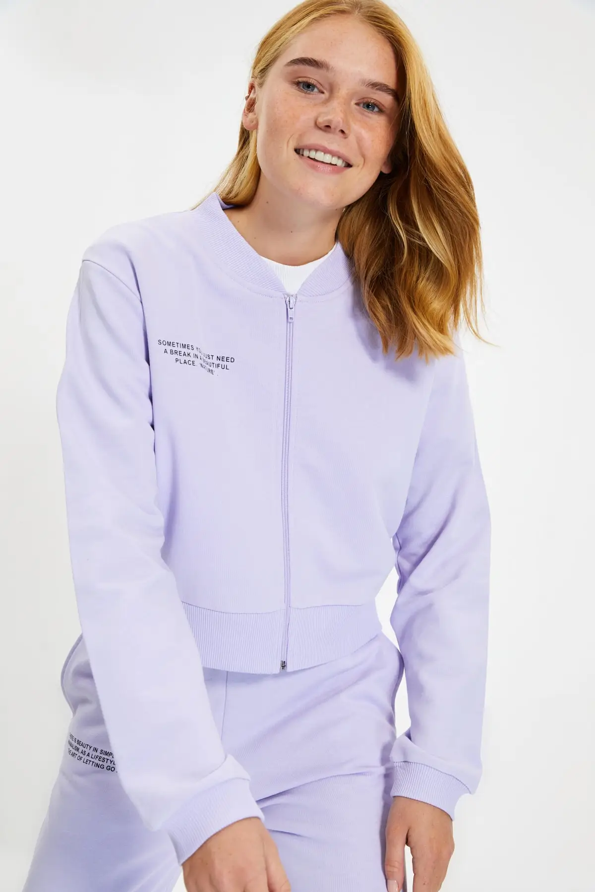 Облегающая трикотажная фуфайка с принтом Trendyol 100% органический хлопок TWOAW22SW0770 |