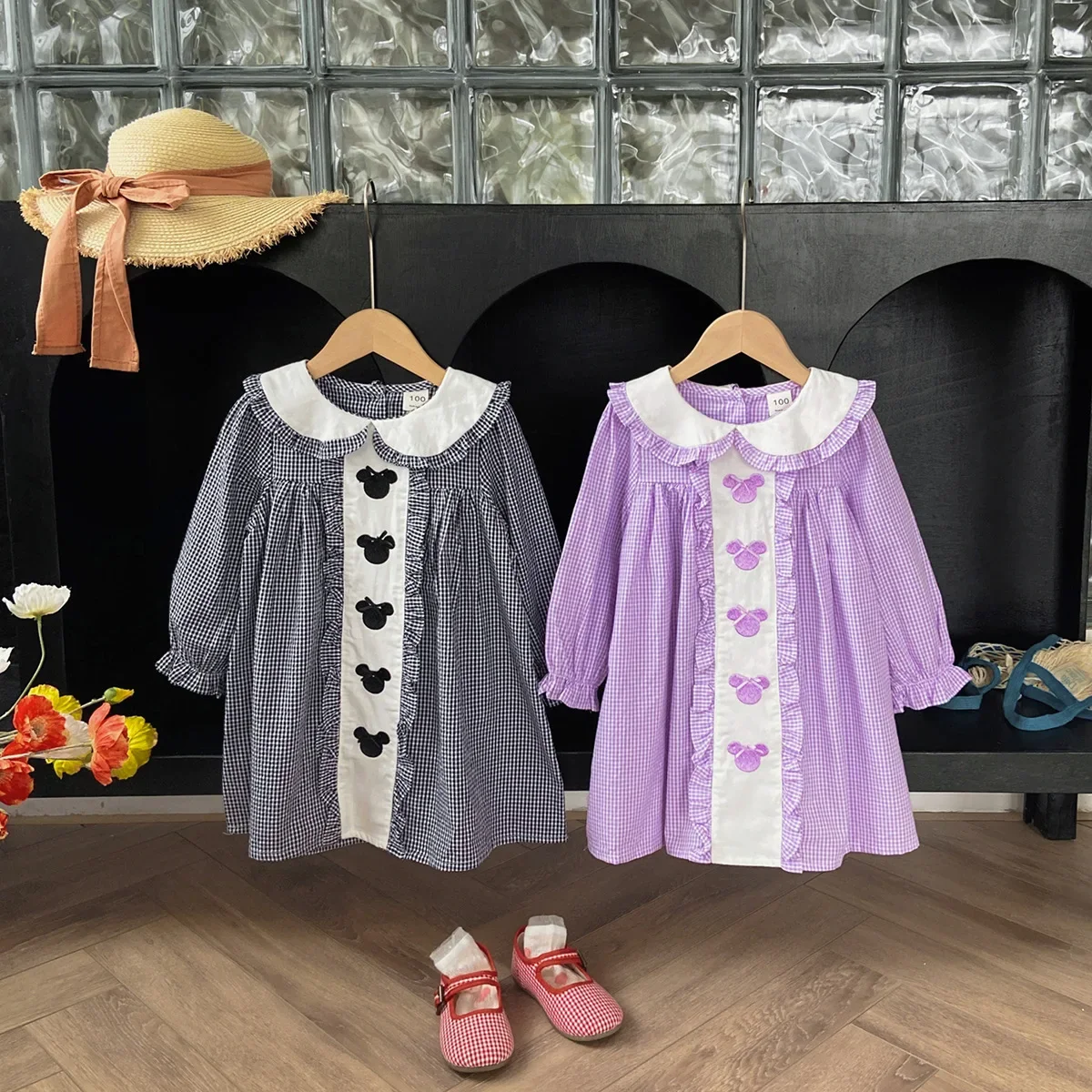

Детская одежда из Южной Кореи, платье для девочек с мультяшной вышивкой в клетку, осень 2023, детское платье с длинным рукавом и бантом на воротнике